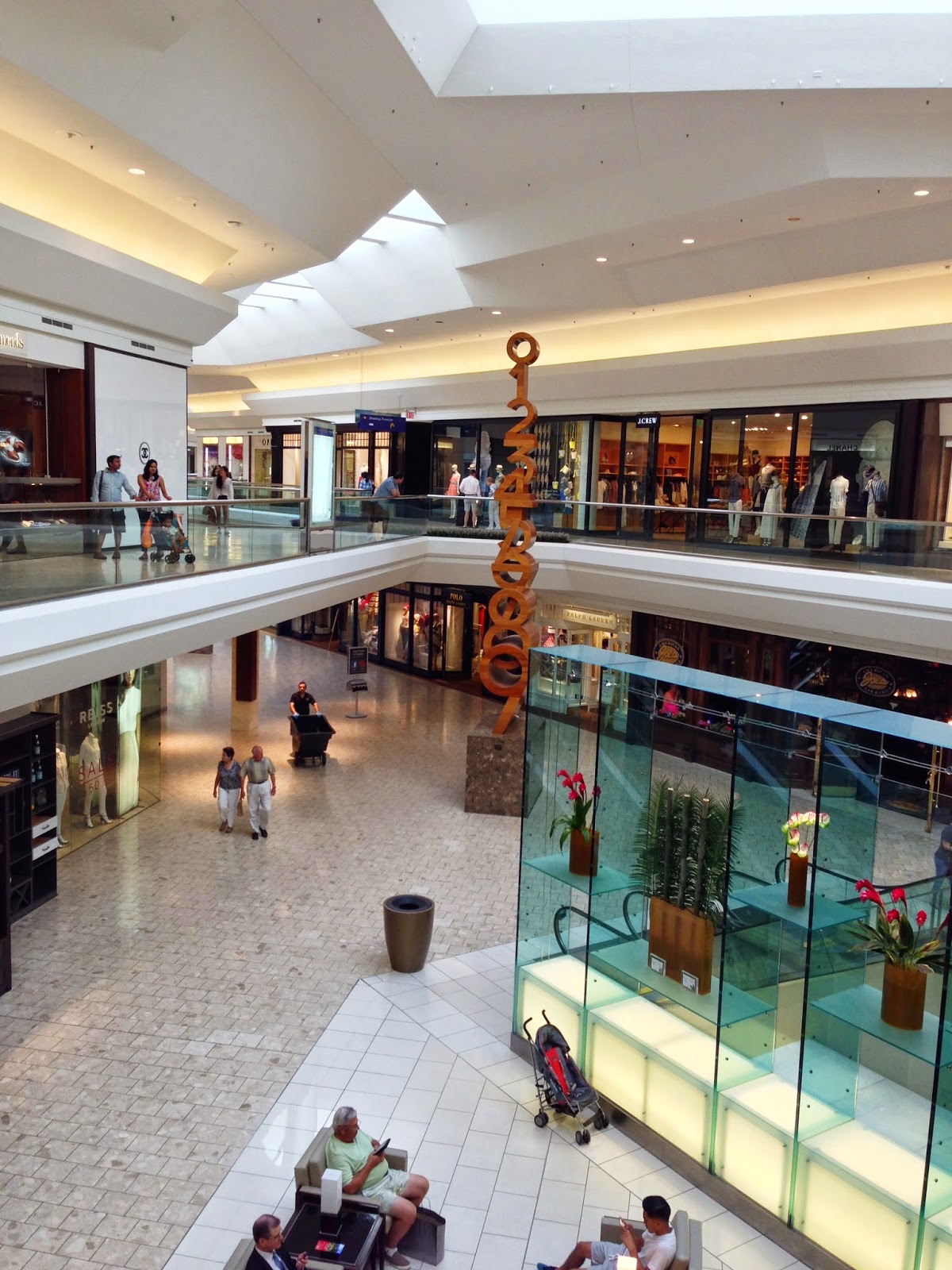 What are some stores in Short Hills Mall?